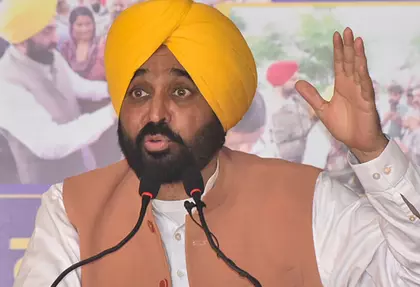 पंजाब के CM ने हर परिवार को 10 लाख रुपये के कैशलेस इलाज को मंज़ूरी दी पंजाब के CM ने हर परिवार को 10 लाख रुपये के कैशलेस इलाज को मंज़ूरी दी