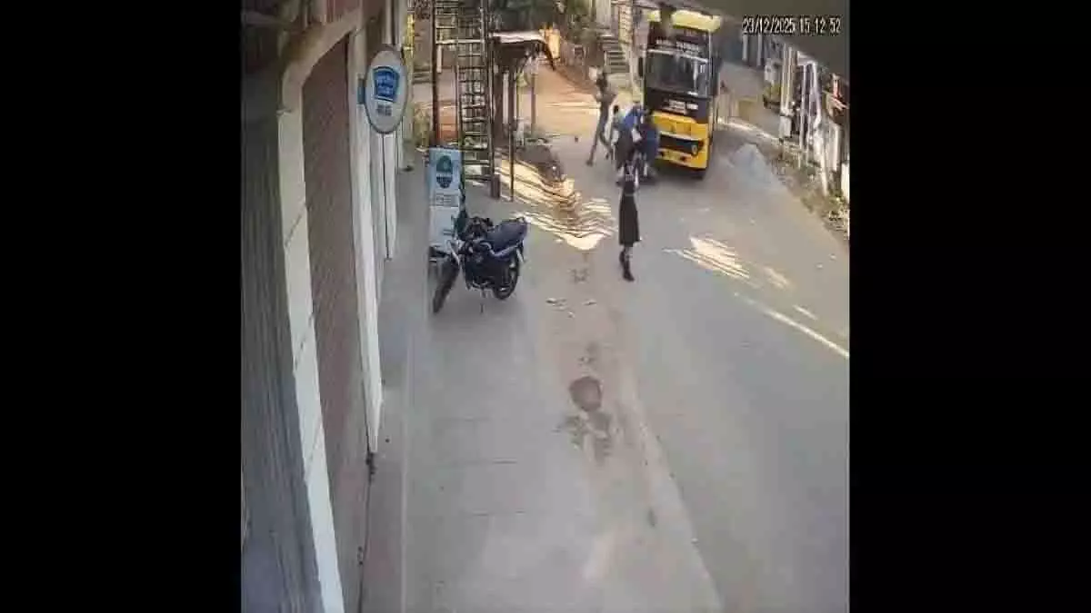 Hyderabad में हादसे में पिता-पुत्र घायल Hyderabad में हादसे में पिता-पुत्र घायल