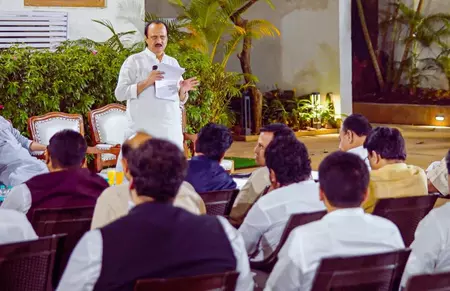 महाराष्ट्र: एनसीपी ने नगर निगम चुनावों के लिए 40 स्टार प्रचारकों की सूची जारी की महाराष्ट्र: एनसीपी ने नगर निगम चुनावों के लिए 40 स्टार प्रचारकों की सूची जारी की