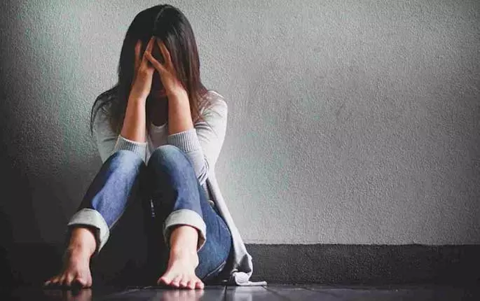 आदमी ने शादी का वादा किया, महिला को गाली दी; इनकार के बाद महिला ने Suicide की धमकी दी आदमी ने शादी का वादा किया, महिला को गाली दी; इनकार के बाद महिला ने Suicide की धमकी दी