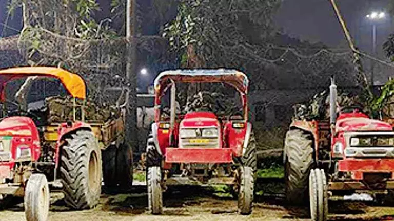 Land mafia के खिलाफ पुलिस की छापेमारी, 9 गिरफ्तार Land mafia के खिलाफ पुलिस की छापेमारी, 9 गिरफ्तार
