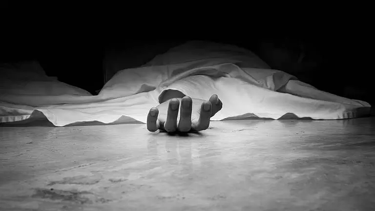 कॉल सुनने के बाद बुजुर्ग व्यक्ति की Heart Attack से मौत हो गई, परिवार का दावा कॉल सुनने के बाद बुजुर्ग व्यक्ति की Heart Attack से मौत हो गई, परिवार का दावा