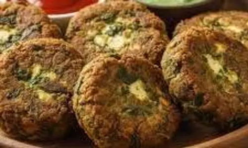 Palak Matar Tikki: सर्दियों में बनाएं पालक और मटर से यह डिश Palak Matar Tikki: सर्दियों में बनाएं पालक और मटर से यह डिश