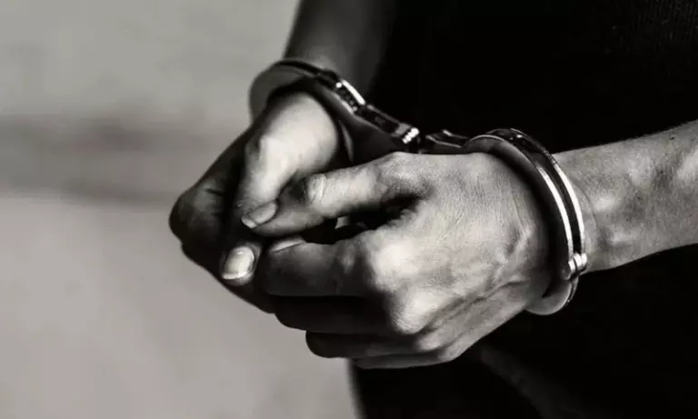 Assam: नलबाड़ी स्कूल में क्रिसमस की सजावट में तोड़फोड़ करने के आरोप में VHP Assam: नलबाड़ी स्कूल में क्रिसमस की सजावट में तोड़फोड़ करने के आरोप में VHP