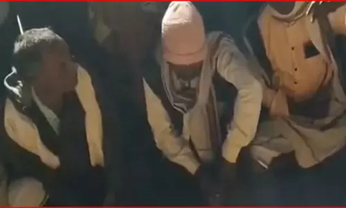 साहू महिला की अंतिम संस्कार का विरोध, धर्म बदली थी, दफनाने के खिलाफ उग्र हुए ग्रामीण साहू महिला की अंतिम संस्कार का विरोध, धर्म बदली थी, दफनाने के खिलाफ उग्र हुए ग्रामीण