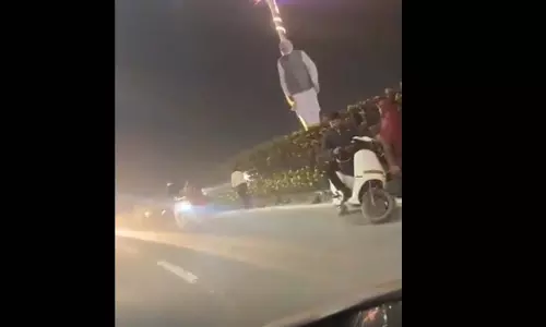 OMG! प्रधानमंत्री मोदी का कार्यक्रम हुआ खत्म, फिर गमले चोरी कर ले गए लोग, VIDEO