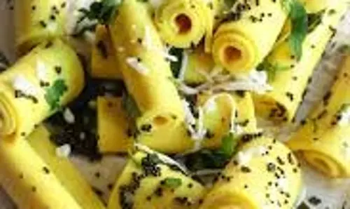 Gujarati Style Khandvi : ट्राई करें गुजरात की फेमस डिश खांडवी Gujarati Style Khandvi : ट्राई करें गुजरात की फेमस डिश खांडवी