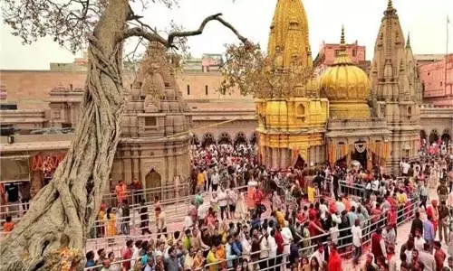 Kashi Vishwanath: मंदिर प्रशासन का बड़ा फैसला,स्पर्श दर्शन पर अस्थायी रोक Kashi Vishwanath: मंदिर प्रशासन का बड़ा फैसला,स्पर्श दर्शन पर अस्थायी रोक