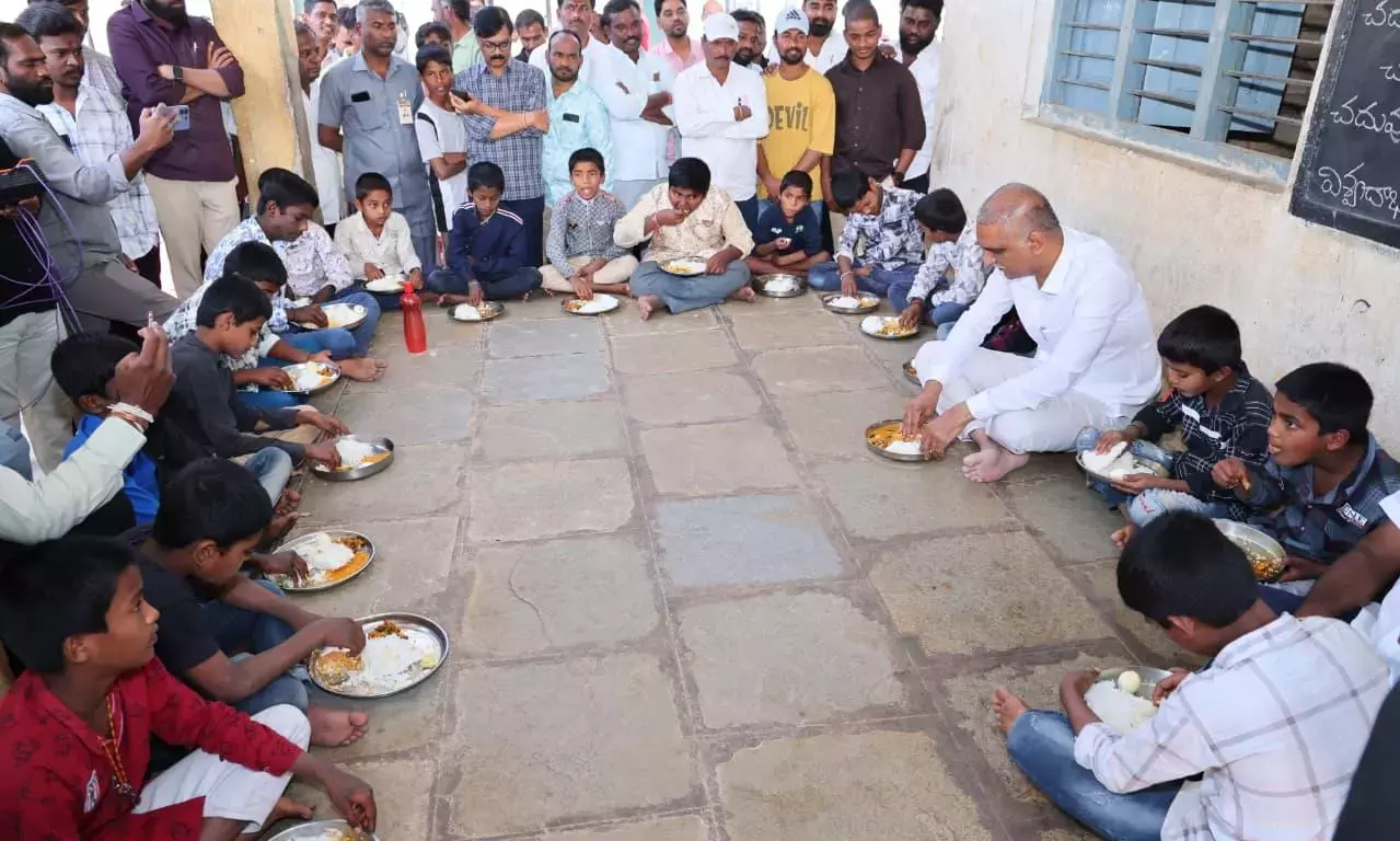 Harish Rao ने सरकारी हॉस्टल के छात्रों की उपेक्षा का आरोप लगाया Harish Rao ने सरकारी हॉस्टल के छात्रों की उपेक्षा का आरोप लगाया