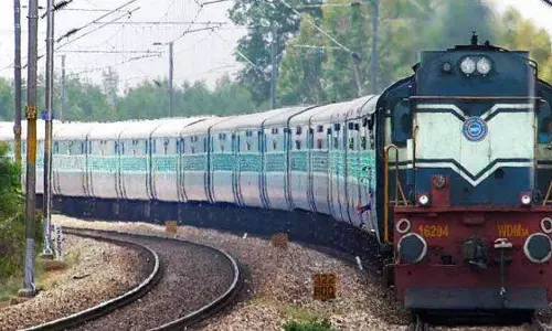 Tamil Nadu : रेल किराए में बढ़ोतरी आज से लागू होगी Tamil Nadu : रेल किराए में बढ़ोतरी आज से लागू होगी