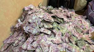 Bank धोखाधड़ी मामले में बैंक फंड फ्रीज, ₹20 लाख कैश जब्त