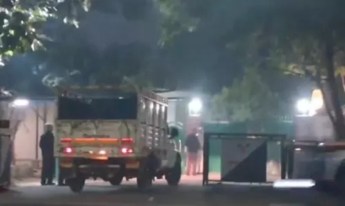 रात के अंधेरे में शिफ्टिंग: लालू परिवार का सामान रातों-रात शिफ्ट, ये हो सकता है नया ठिकाना रात के अंधेरे में शिफ्टिंग: लालू परिवार का सामान रातों-रात शिफ्ट, ये हो सकता है नया ठिकाना