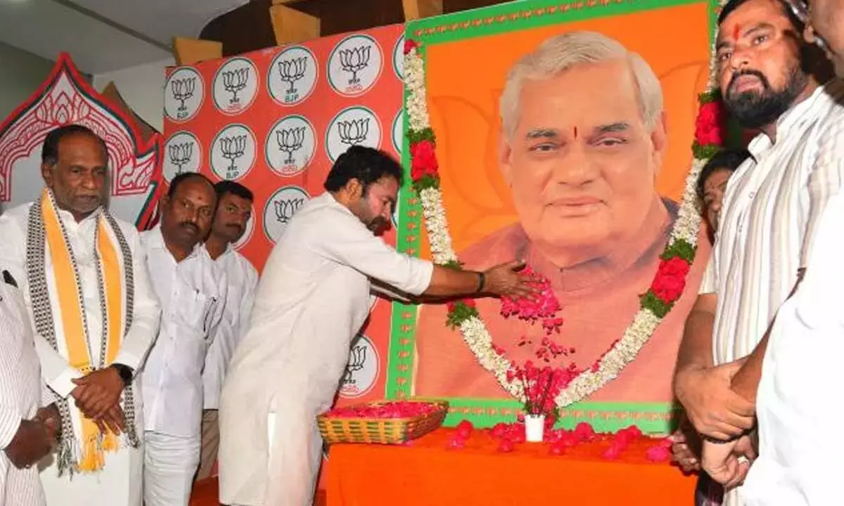 Telangana: किशन रेड्डी ने एबी वाजपेयी को श्रद्धांजलि दी, देश के लिए उनके योगदान को याद किया