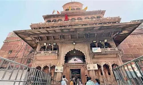 Shri Banke Bihari Mandir :  बांके बिहारी मंदिर में एक बार में 200 भक्त ही कर पाएंगे दर्शन