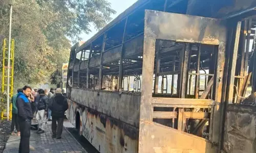 Odisha: राउरकेला में बदमाशों ने दो नई खरीदी गई बसों में आग लगा दी