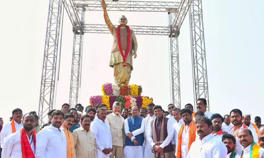 CM नायडू ने वाजपेयी को राष्ट्रीय विकास का मुख्य केंद्र बताया CM नायडू ने वाजपेयी को राष्ट्रीय विकास का मुख्य केंद्र बताया