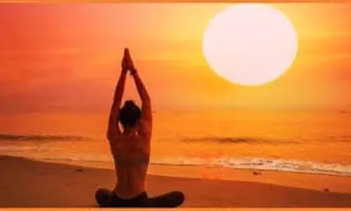 Surya Namaskar: बेहतरीन स्वास्थ्य लाभ के लिए हर दिन करें सूर्य नमस्कार Surya Namaskar: बेहतरीन स्वास्थ्य लाभ के लिए हर दिन करें सूर्य नमस्कार
