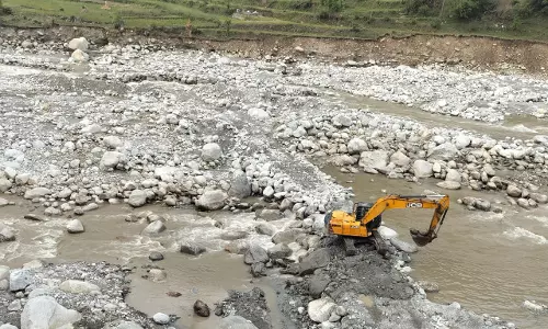 Kaushambi: खनन माफिया का धड़ल्ले से चलता अवैध कारोबार Kaushambi: खनन माफिया का धड़ल्ले से चलता अवैध कारोबार