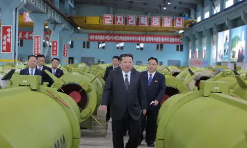 North Korea के किम ने मिसाइल और गोले के उत्पादन क्षमता को बढ़ाने का आह्वान किया