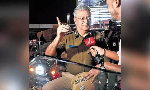 New Year celebrations : पुलिस कमिश्नर ने खुद सुरक्षा का जायजा लिया, बेंगलुरु में हाई अलर्ट New Year celebrations : पुलिस कमिश्नर ने खुद सुरक्षा का जायजा लिया, बेंगलुरु में हाई अलर्ट