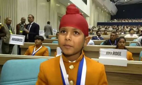 राष्ट्रपति मुर्मू के हाथों राष्ट्रीय बाल पुरस्कार पाकर खुश हुए प्रतिभाशाली बच्चे