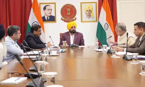 CM ने प्रति परिवार 10 लाख रुपये की मुफ्त स्वास्थ्य योजना को मंज़ूरी दी, 15 जनवरी को लॉन्च होगी CM ने प्रति परिवार 10 लाख रुपये की मुफ्त स्वास्थ्य योजना को मंज़ूरी दी, 15 जनवरी को लॉन्च होगी