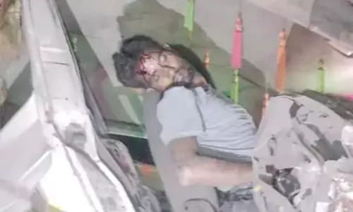 ट्रेलर चालक की मौत, वाहनों की जबरदस्त भिड़ंत ट्रेलर चालक की मौत, वाहनों की जबरदस्त भिड़ंत