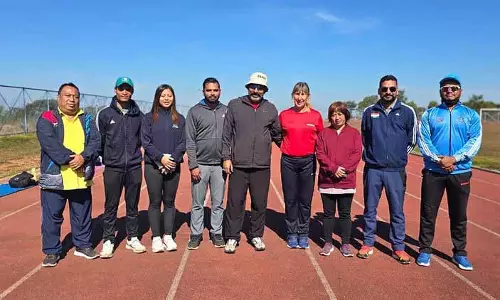 1984 के गोल्ड मेडलिस्ट से मिलने के बाद शहर के कोच स्थानीय एथलीटों के लिए Olympic की जानकारी 1984 के गोल्ड मेडलिस्ट से मिलने के बाद शहर के कोच स्थानीय एथलीटों के लिए Olympic की जानकारी