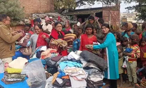 Farrukhabad: जरूरतमंदों के लिए गर्म कपड़ों का वितरण
