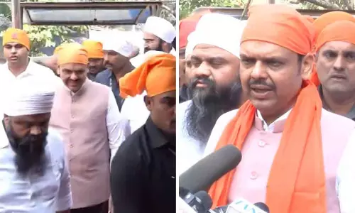 Maharashtra : सीएम ने वीर बाल दिवस पर मुंबई के गुरुद्वारे में श्रद्धांजलि दी