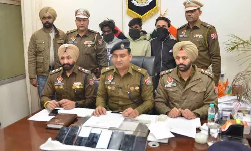 Ludhiana police ने चोरी की बाइक और फोन के साथ तीन लोगों को पकड़ा