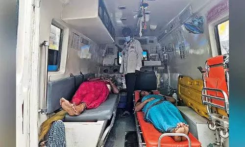 नर्सों की नौकरियां रेगुलर, लेकिन हमारी नहीं? सफाई कर्मचारियों ने Tamil Nadu सरकार से सवाल पूछा नर्सों की नौकरियां रेगुलर, लेकिन हमारी नहीं? सफाई कर्मचारियों ने Tamil Nadu सरकार से सवाल पूछा
