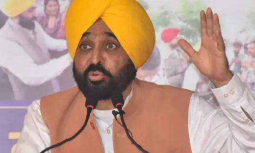 Punjab CM ने हर परिवार को 10 लाख रुपये के कैशलेस इलाज को मंज़ूरी दी Punjab CM ने हर परिवार को 10 लाख रुपये के कैशलेस इलाज को मंज़ूरी दी