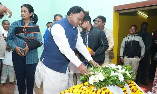 मुख्यमंत्री माझी ने कोरेई की पूर्व विधायक संचिता मोहंती को श्रद्धांजलि दी मुख्यमंत्री माझी ने कोरेई की पूर्व विधायक संचिता मोहंती को श्रद्धांजलि दी