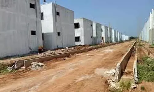 Karnataka : राज्य में बेघर लोगों की संख्या बढ़ रही है, 37 लाख परिवार बेघर हैं Karnataka : राज्य में बेघर लोगों की संख्या बढ़ रही है, 37 लाख परिवार बेघर हैं