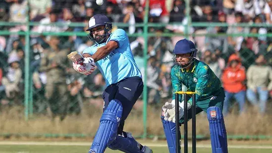 Rohit Sharma अपने पसंदीदा शॉट खेलते हुए पहली ही गेंद पर ज़ीरो पर आउट हो गए Rohit Sharma अपने पसंदीदा शॉट खेलते हुए पहली ही गेंद पर ज़ीरो पर आउट हो गए