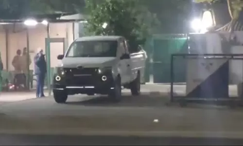 सरकारी आवास छोड़ने के बाद गरमाई सियासत, विपक्ष ने सरकार को घेरा सरकारी आवास छोड़ने के बाद गरमाई सियासत, विपक्ष ने सरकार को घेरा