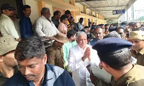 Karnataka : मंत्री सोमन्ना ने बिदादी रेलवे स्टेशन नवीनीकरण कार्य का निरीक्षण किया