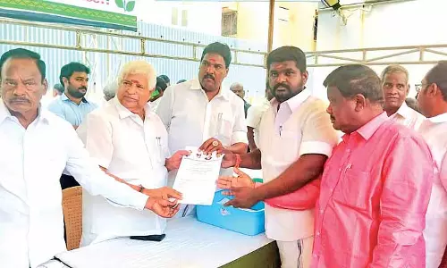 AIADMK में चुनाव लड़ने वालों की संख्या में बढ़ोतरी देखी गई है, पार्टी इसका श्रेय एक कमांड को दे रही AIADMK में चुनाव लड़ने वालों की संख्या में बढ़ोतरी देखी गई है, पार्टी इसका श्रेय एक कमांड को दे रही