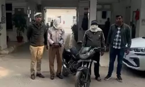 ज्वेलरी चमकाने का झांसा देकर धोखाधड़ी, दो आरोपी गिरफ्तार ज्वेलरी चमकाने का झांसा देकर धोखाधड़ी, दो आरोपी गिरफ्तार