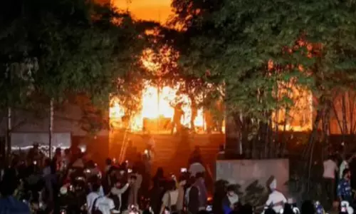 Bangladesh में हिंसा को लेकर भुवनेश्वर में हिंदू संगठनों ने विरोध मार्च निकाला Bangladesh में हिंसा को लेकर भुवनेश्वर में हिंदू संगठनों ने विरोध मार्च निकाला
