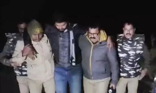 BREAKING: पुलिस मुठभेड़ में 5 बदमाश गिरफ्तार, दो गोली लगने से घायल