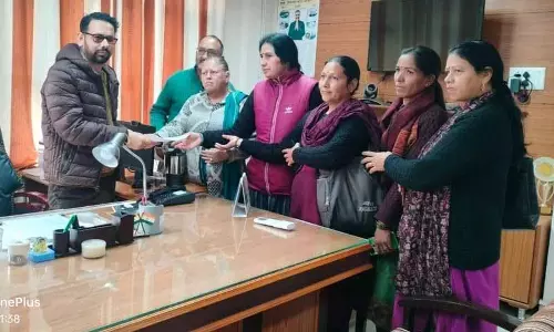 यूनियन ने मृत Anganwadi कार्यकर्ता के परिजनों के लिए राहत और नौकरी की मांग की