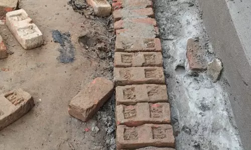Bareilly: नाली निर्माण में भ्रष्टाचार और मनमानी का आरोप