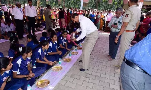 Kunigal : बीजीएस स्कूल में माँ के साथ डिनर