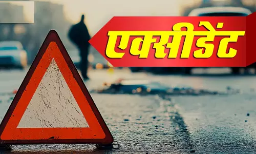 हाईवे पर घने कोहरे में ट्रक-पिकअप की जोरदार टक्कर, चालक गंभीर रूप से घायल हाईवे पर घने कोहरे में ट्रक-पिकअप की जोरदार टक्कर, चालक गंभीर रूप से घायल