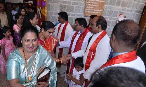 Kolar : हर जगह क्रिसमस, मिले-जुले जश्न Kolar : हर जगह क्रिसमस, मिले-जुले जश्न