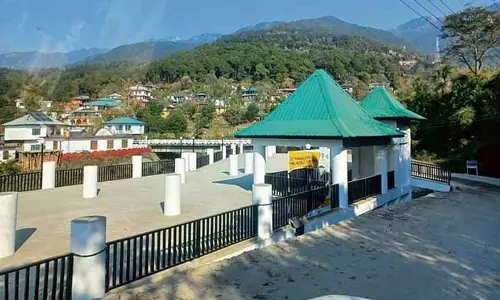 Kangra में अनियंत्रित पर्यटन से कचरा प्रबंधन में गड़बड़ी होती है