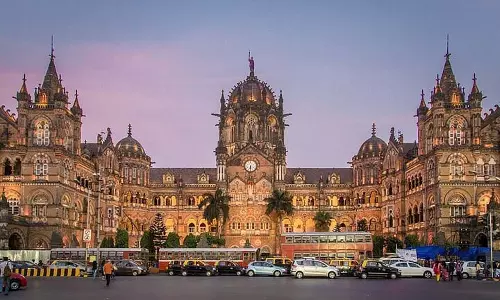 BIG BREAKING: चर्चगेट रेलवे स्टेशन के बाहर मिला संदिग्ध बैग, मचा हड़कंप BIG BREAKING: चर्चगेट रेलवे स्टेशन के बाहर मिला संदिग्ध बैग, मचा हड़कंप