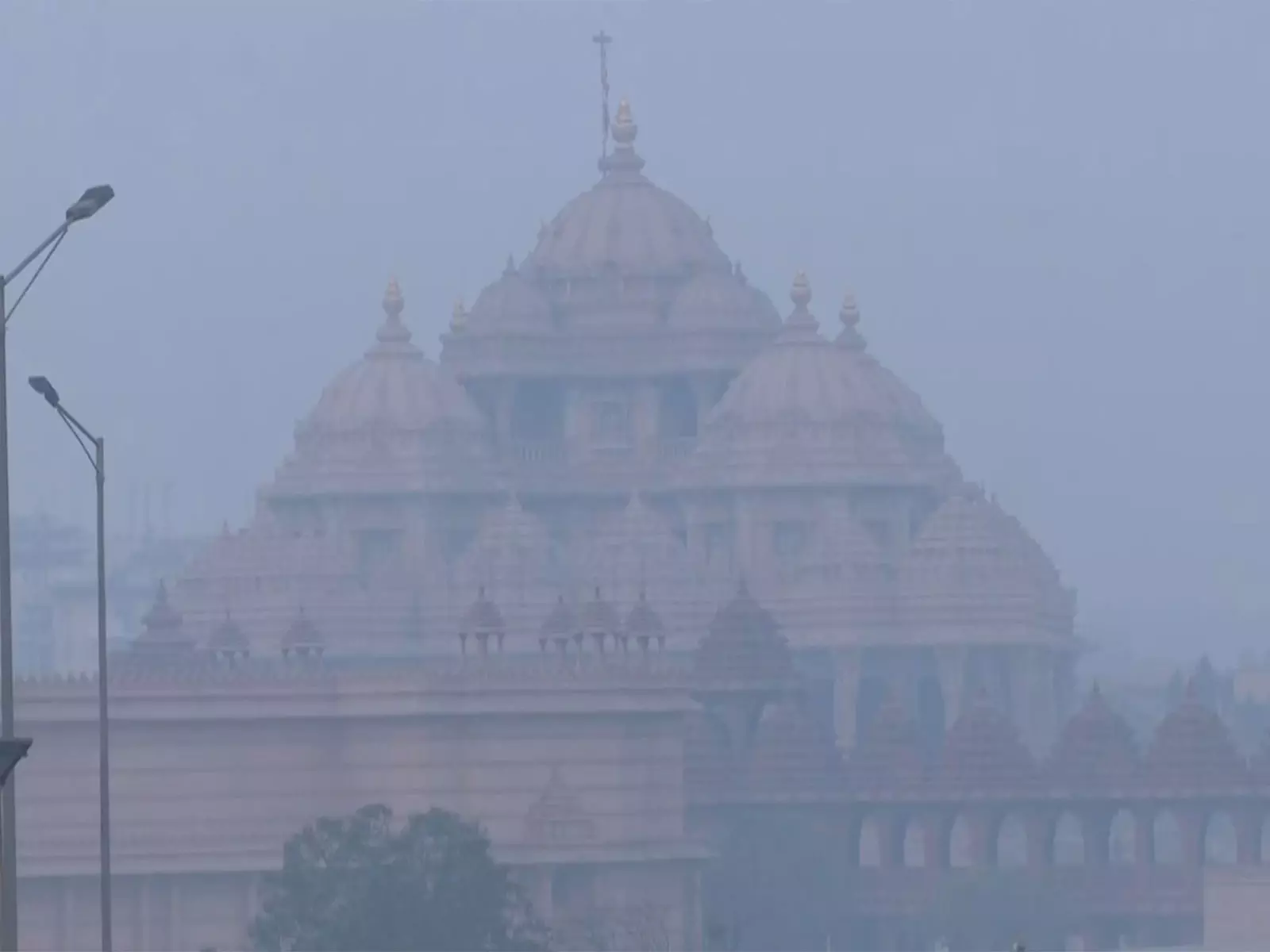 Delhi की वायु गुणवत्ता अत्यंत खराब स्तर पर पहुंची